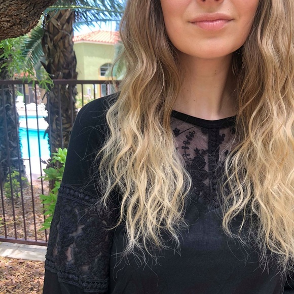 🆕 Simply Chic Lace Sleeve Top - Picture 3 of 8